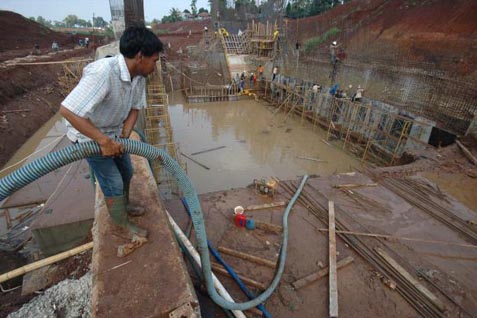  TEMPAT WISATA: Danau Situ Gintung Mulai Banyak Sampah